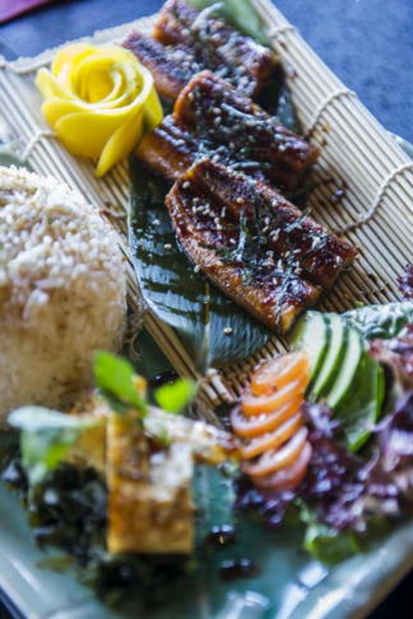 Sweet and smoky grilled eel with rice.