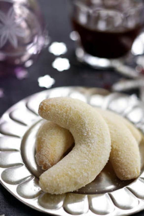 Vanillekipferl Christmas biscuits.