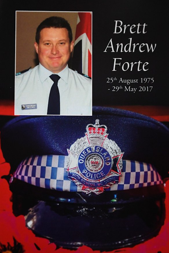 The 41-year-old was awarded the Queensland Police Service Valour award for his "act of exceptional bravery".