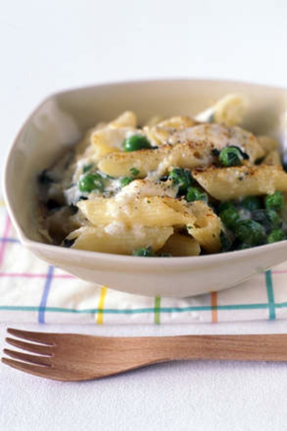 Penne pasta bake with peas, fetta and mint