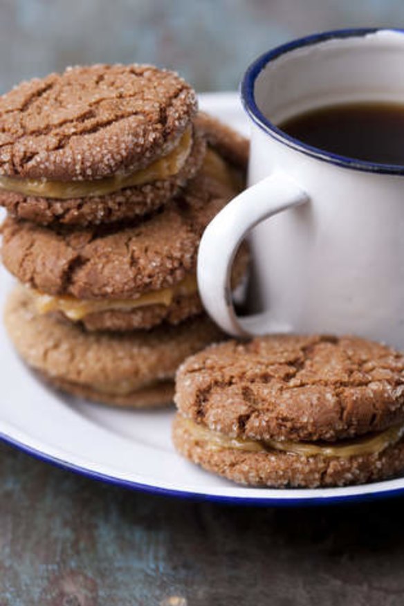 Ginger nuts with butterscotch cream.