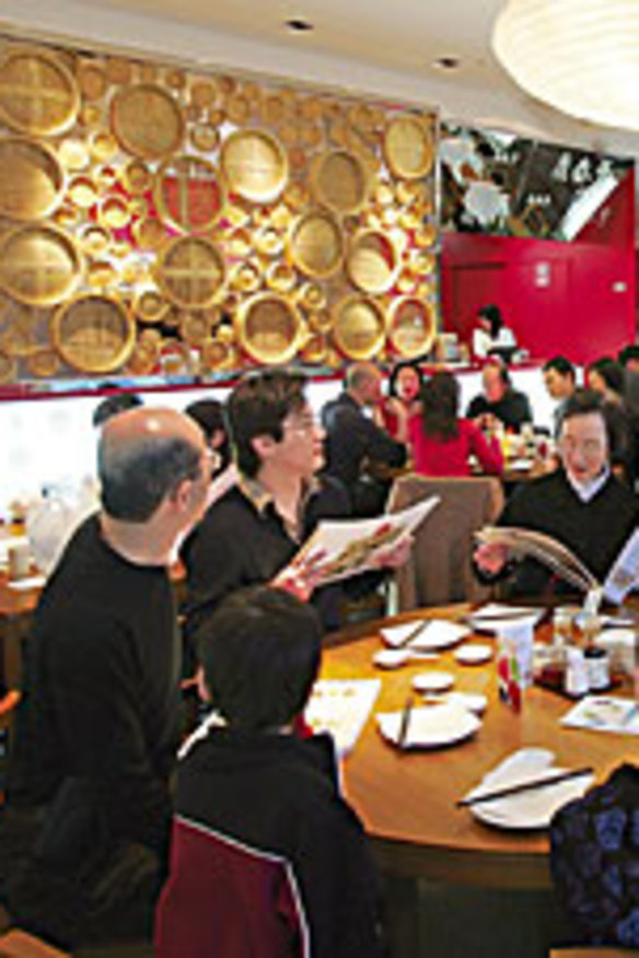 <p>A sleek interior complements state-of-the-art dumpling production at Din Tai Fung's Sydney Outlet.</p>