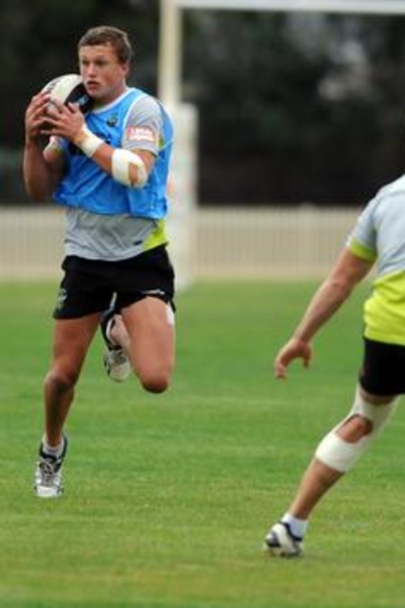 Raiders rookie Jack Wighton (L).