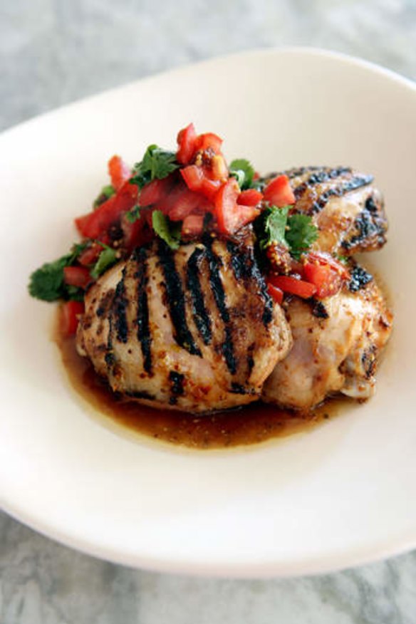 Barbecued chicken with fresh tomato relish