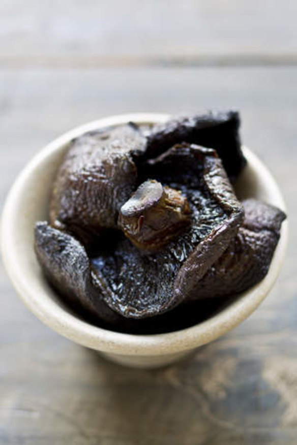 Mushrooms with garlic and sherry vinegar.