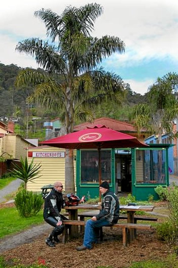 Kitchenboys, Warburton.