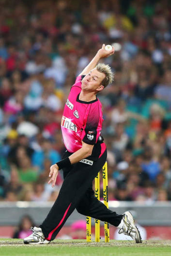 Brett Lee in action for the Sixers last month.