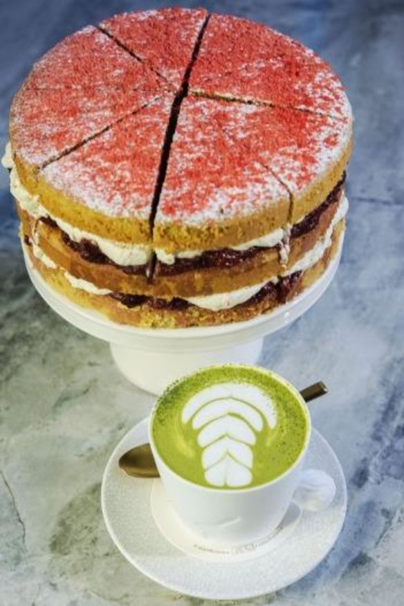Camomile sponge cake with macha latte.