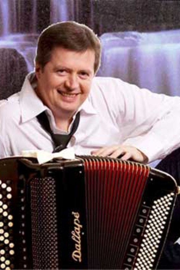 Accordion-playing agent hits wrong note at tribunal