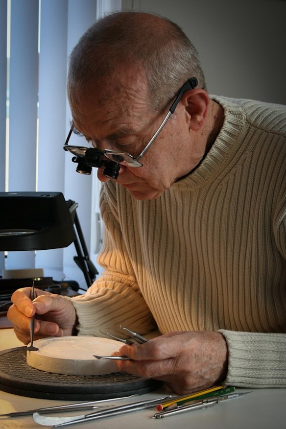 Stuart Devlin, in 2009, designed Australia's iconic decimal coins. 