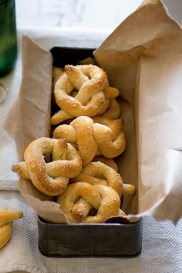 Pretzel knots.