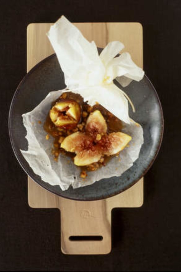 Baked figs with muscat and hazelnuts