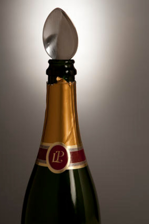 False ... spoons don't preserve the fizz in champagne.
