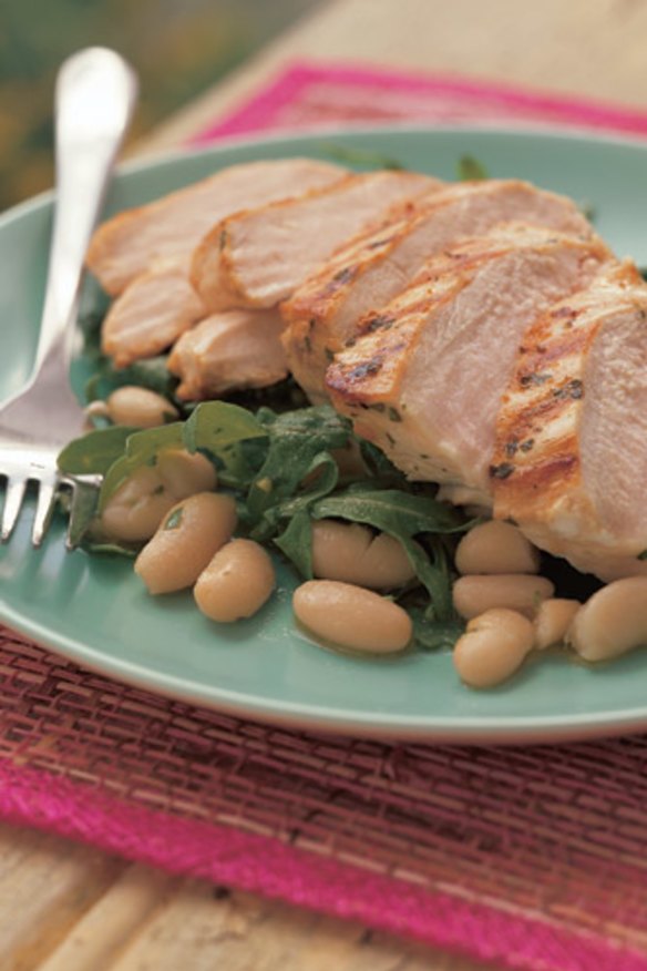 Chicken salad with rocket and cannellini beans