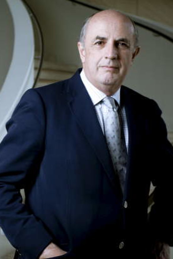 "I think it's ridiculous putting limits on where ministers can go": Former Howard minister Peter Reith.