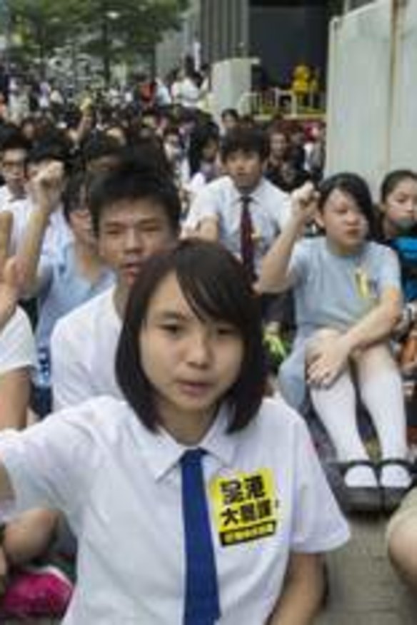 Hong Kong protests spark new memes: umbrella revolution, yellow ribbon