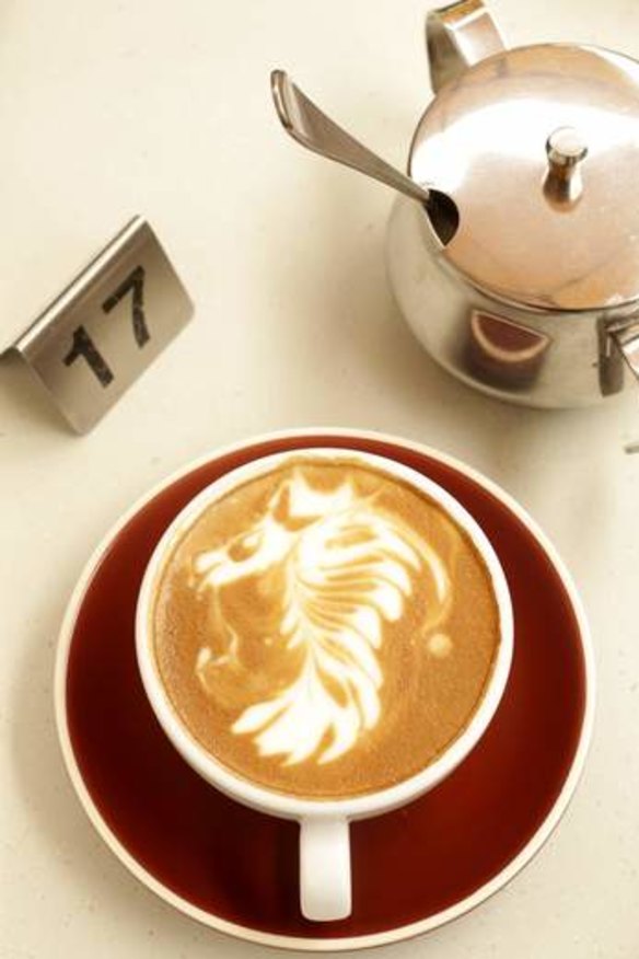A latte seahorse ... Another of Fomchai Pranomum's designs.