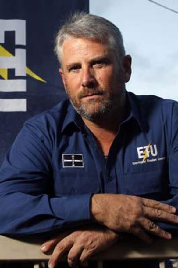 Union breaks ranks, rejects Gillard carbon deal
