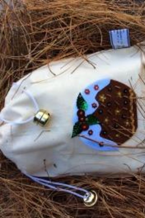 Fill a Santa sack with pine needles to please strawberry-growing friends.