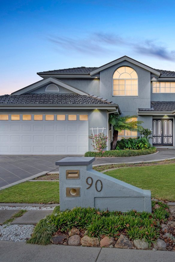 90 Lexcen Avenue, Nicholls. 