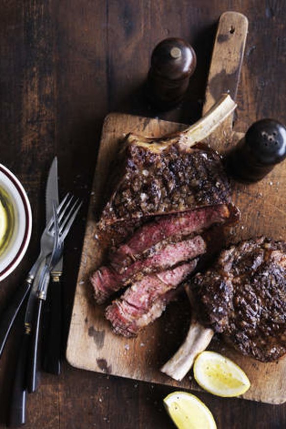 Grilled aged rib-eye with Bearnaise sauce.