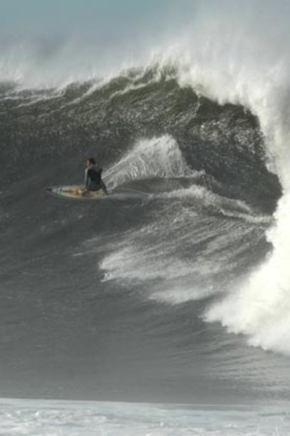 Huge swells batter Victorian coast