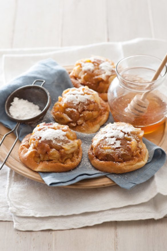 Yorkshire pudding-ish apple popovers.