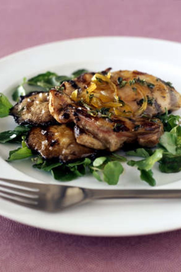 Barbecued chicken marinated in honey and lemon