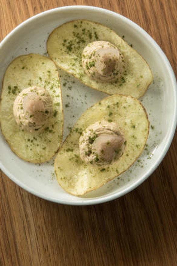 Chips and (mussel) dip.