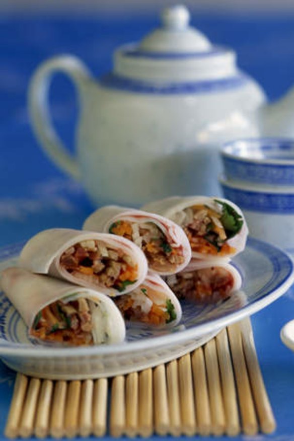 Rice noodle rolls with barbecued pork