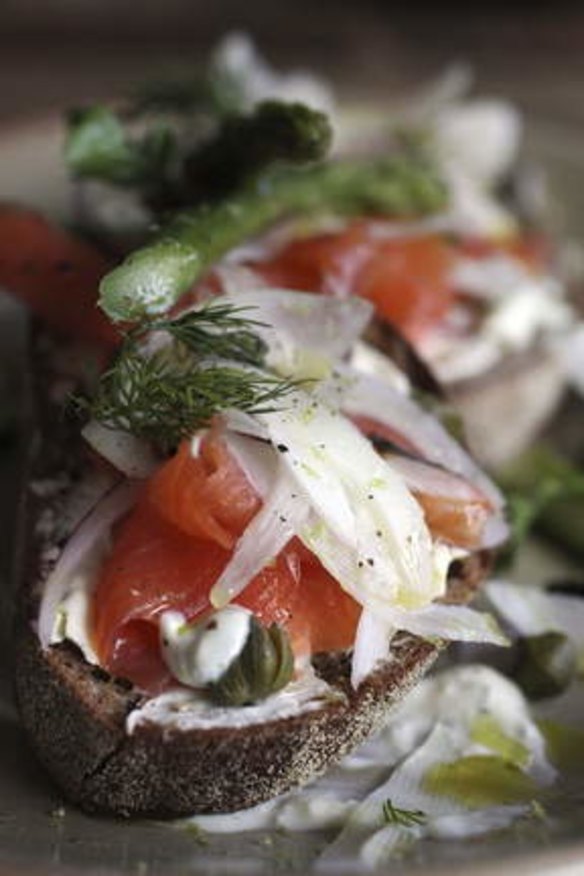 Smoked salmon with capers, asparagus, red onion, cream cheese and fennel.