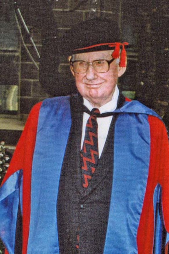 Pre-eminent historian specialised in feats of the military