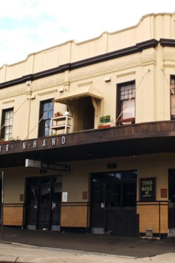 Four In Hand Hotel Article Lead - narrow