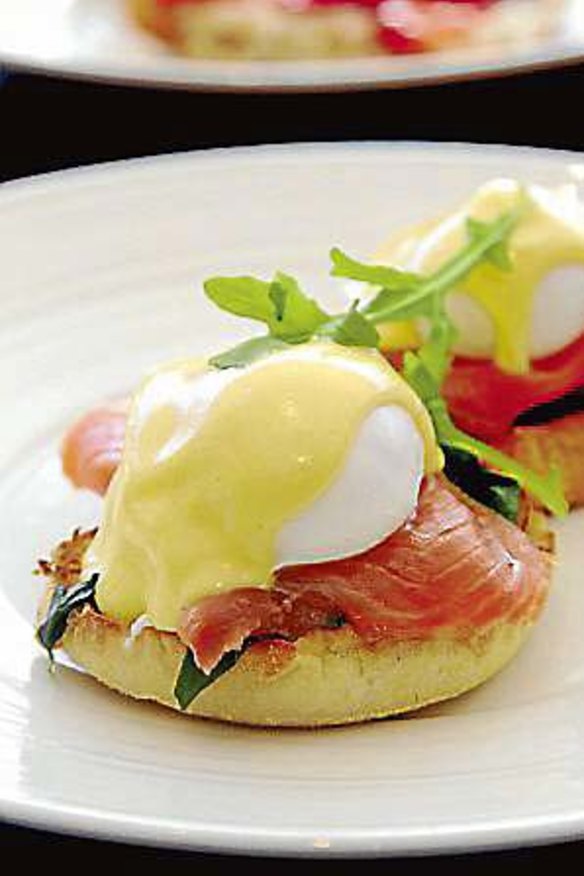 Recommended dishes: Eggs benedict, Greek-style scrambled eggs, coffee.