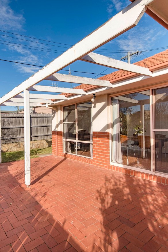 2/4 Hutchins Street, Yarralumla.