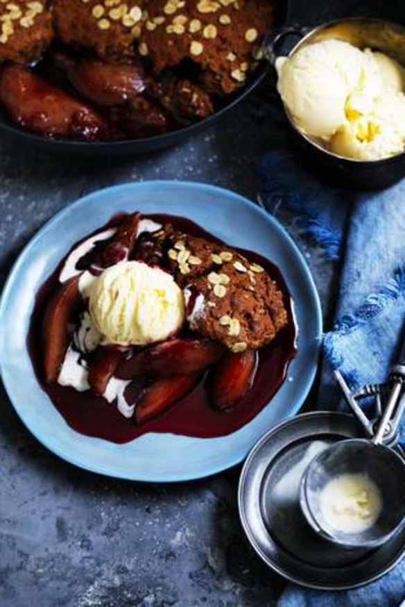 Gingerbread pudding with red wine pears.