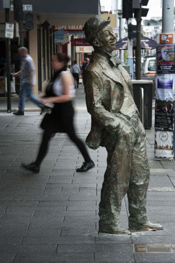 The joker at the end of the street ... a statue of Roy "Mo" Rene.