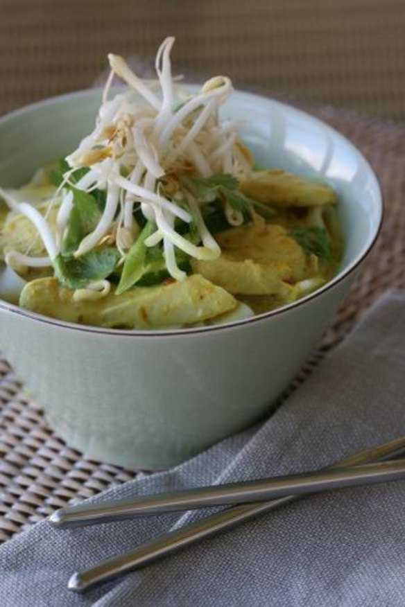 Dinner in 10 minutes: Spicy Chicken Laksa with rice noodles.