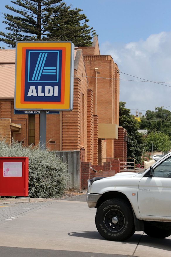 Aldi says no insurance plans 'at this stage'