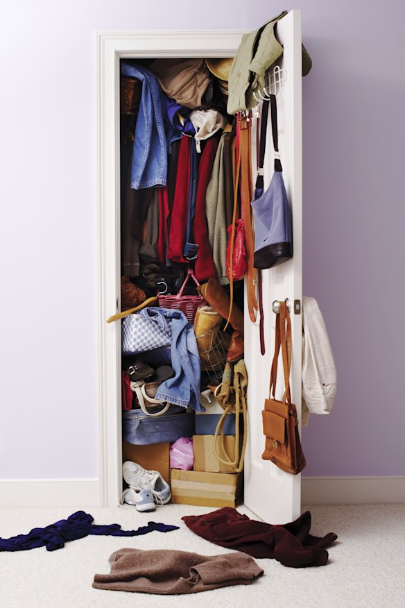 One of the golden rules of deculttering is that you stick to one area and not become distracted by other trouble spots in your home.