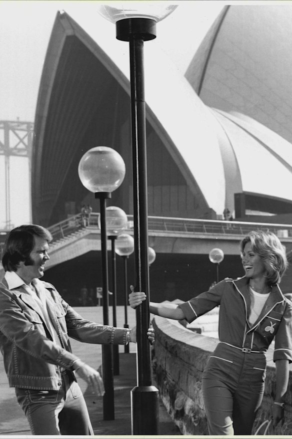 Glen Campbell with Olivia Newton-John in Sydney, June 1976.