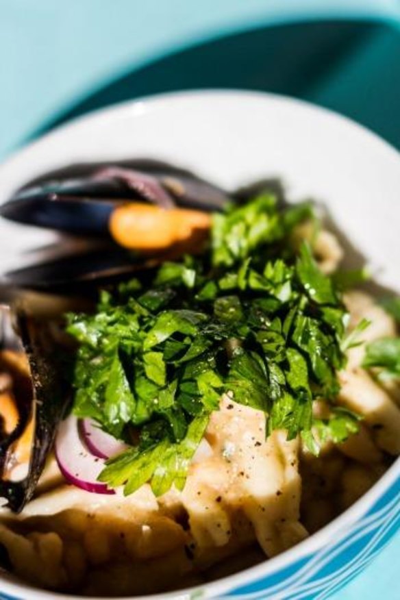 Cavatelli con fagioli (pasta with mussels and cannellini beans).