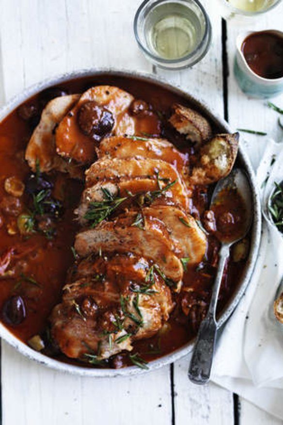 Braised leg of veal in tomato and olives