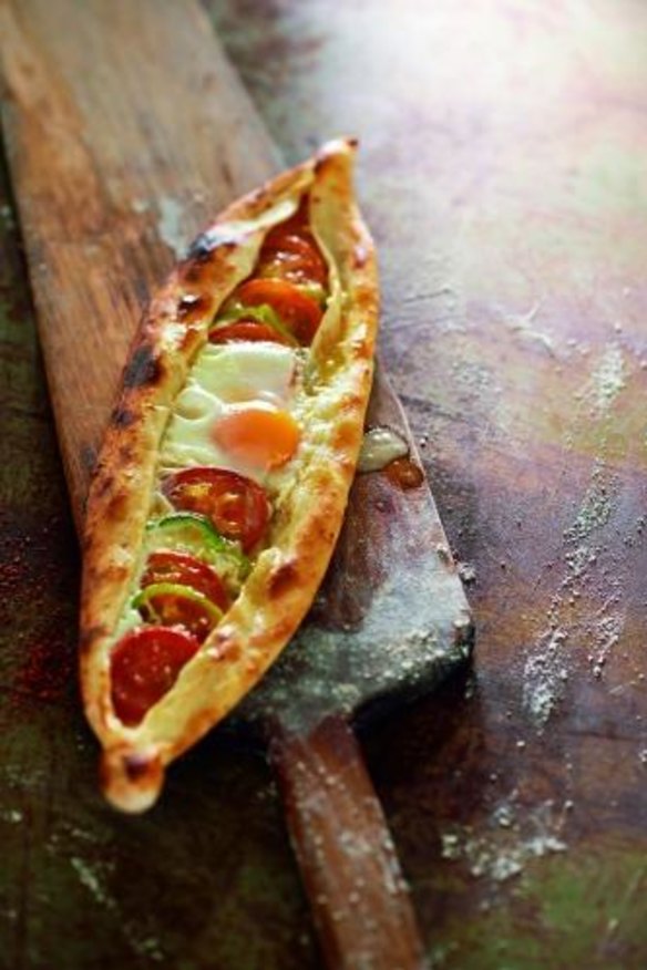 When eggs and cheese combine ... Somer Sivrioglu's Samsun pide.