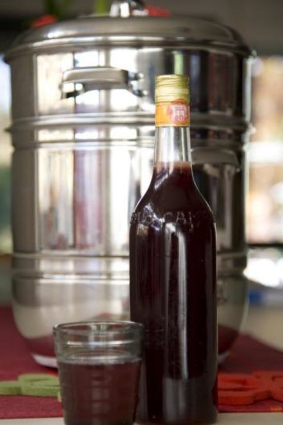 Pia Asa's home-made plum cordial made from the Mehu-Maija steamer-juicer from Finland.