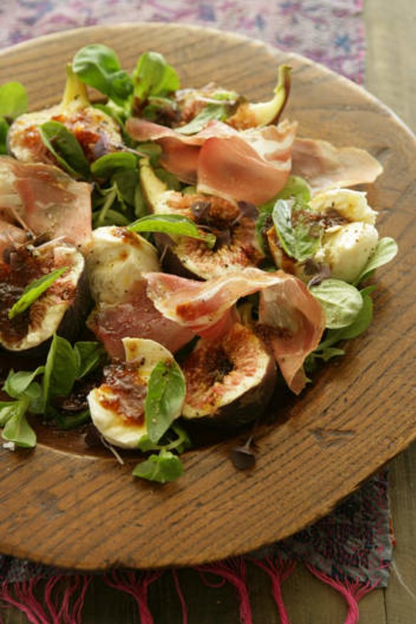 Figs, prosciutto, mozzarella and vino cotto.