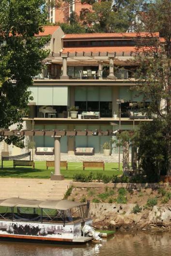 Simonds heir faces demolition order
