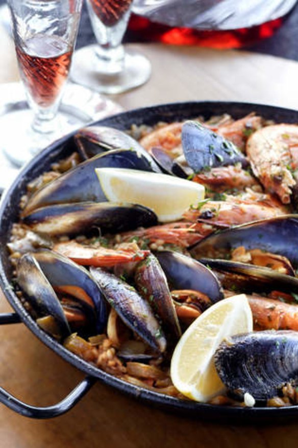 A steel paella pan achieves a better crust but an enamel pan is easier to clean.