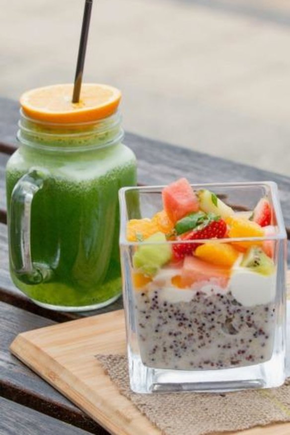 Quinoa bircher and toasted muesli and Mean Green juice.
