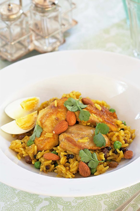Chicken pilaf with almond and spices.